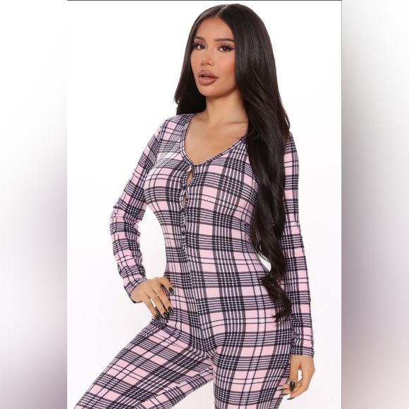 FASHION NOVA small plaid pj onesie - Picture 3 of 9